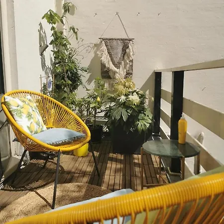 Vintage House - 90m2 With Large Veranda And Balcony Apartment *